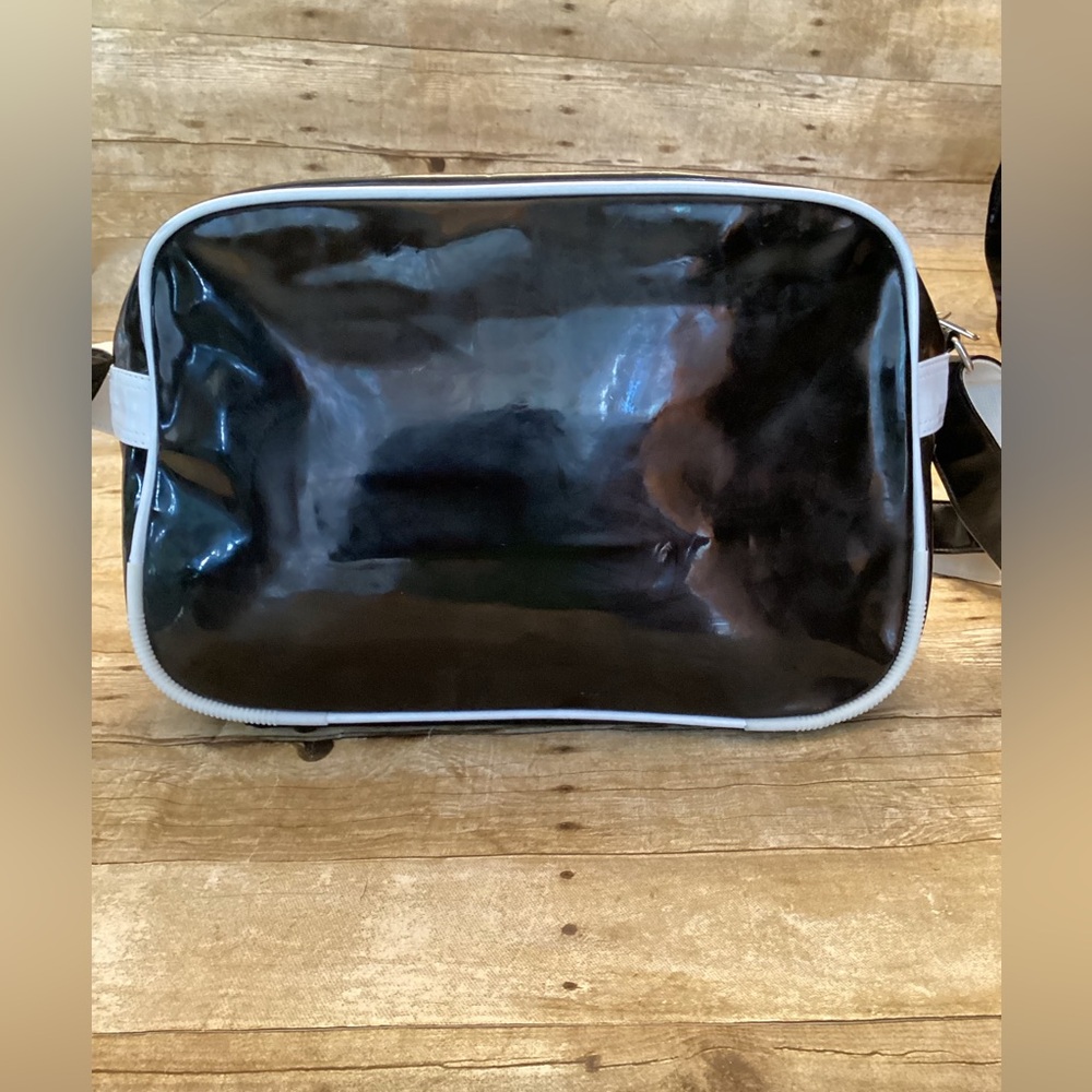 Vintage Nike Black Patent Crossbody Bag – White Logo - Picture 3 of 6